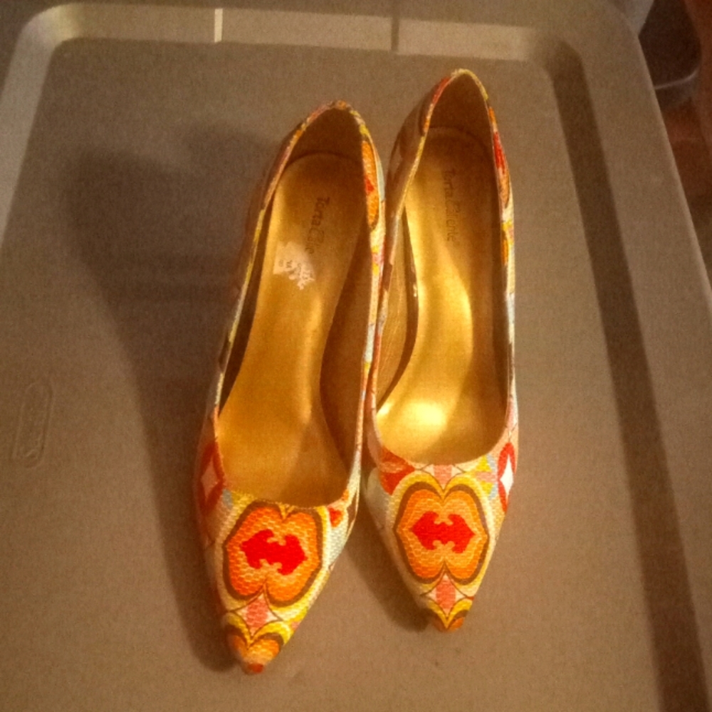 Dress pumps